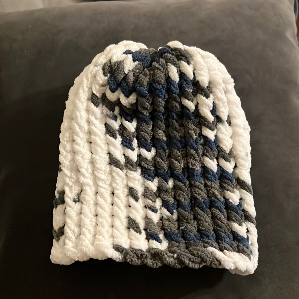HANDMADE PREEMIE/NEWBORN knit beanie * Multi color*